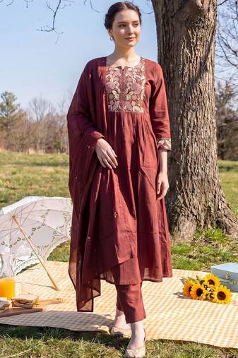 Women Ethnic Motifs Embroidered Empire Thread Work Cotton Kurta with Trousers & With Dupatta