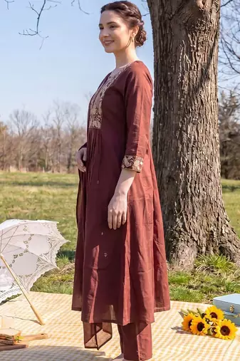 Women Ethnic Motifs Embroidered Empire Thread Work Pure Cotton Kurta with Trousers & With Dupatta