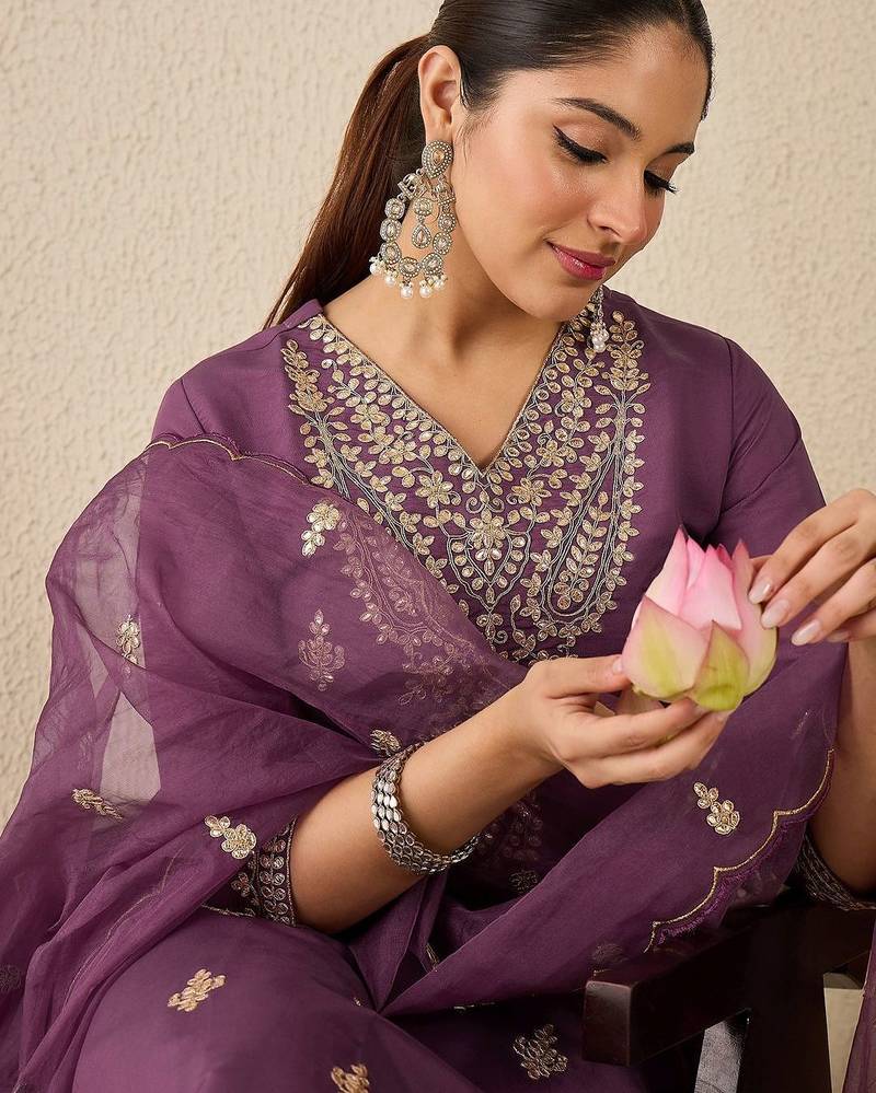 Ethnic Motifs Embroidered Thread Work Straight Kurta With Trousers & Dupatta
