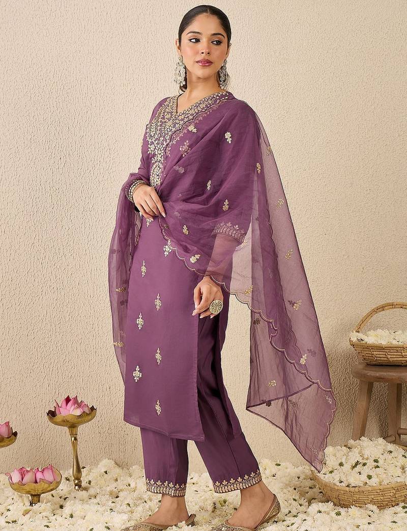 Ethnic Motifs Embroidered Thread Work Straight Kurta With Trousers & Dupatta