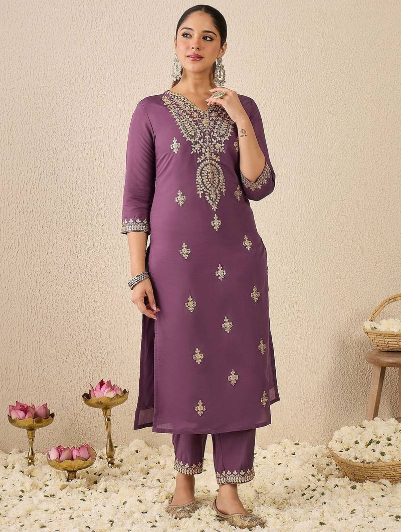 Ethnic Motifs Embroidered Thread Work Straight Kurta With Trousers & Dupatta