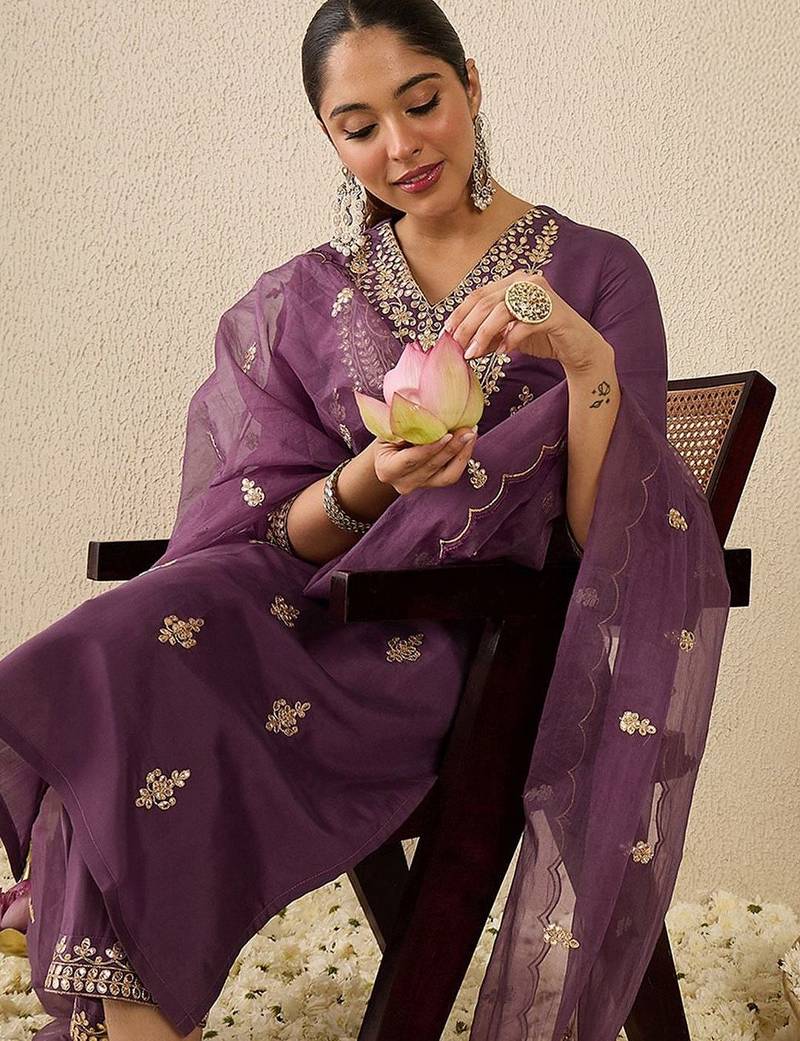 Ethnic Motifs Embroidered Thread Work Straight Kurta With Trousers & Dupatta