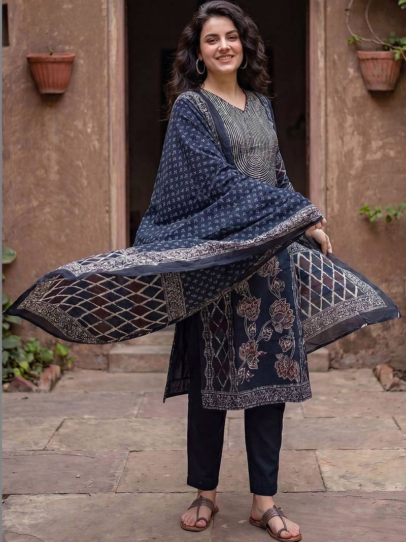 Women Ethnic Motifs Printed Regular  Cotton Kurta with Trousers & With Dupatta