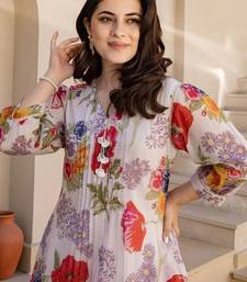 Women Floral Printed V-Neck  Cotton A-Line Kurta with Trouser