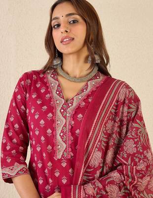 Women Floral Printed Regular V-Neck Kurta with Salwar & Dupatta 1
