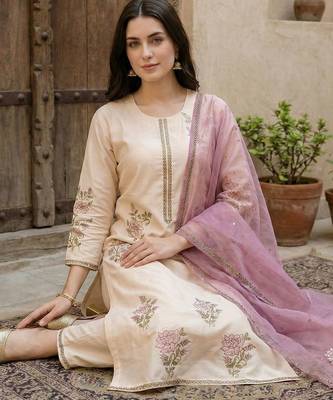 Women Floral Embroidered Regular Thread Work Kurta with Trousers & With Dupatta 1