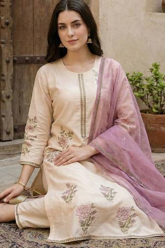 Women Floral Embroidered Thread Work Kurta with Trousers & With Dupatta