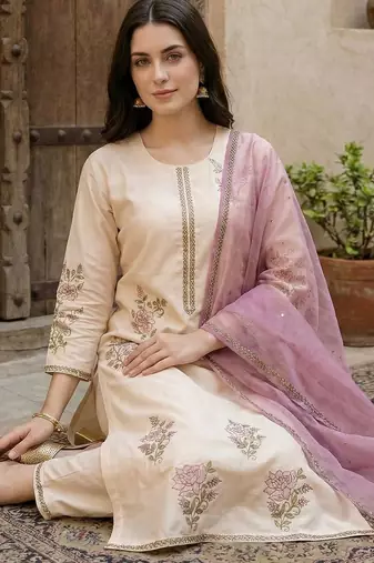 Women Floral Embroidered Regular Thread Work Kurta with Trousers & With Dupatta