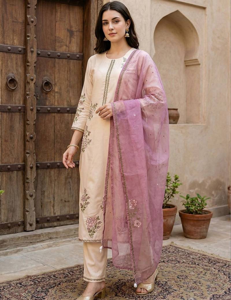 Women Floral Embroidered Regular Thread Work Kurta with Trousers & With Dupatta