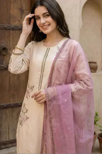 Women Floral Embroidered Regular Thread Work Kurta with Trousers & With Dupatta
