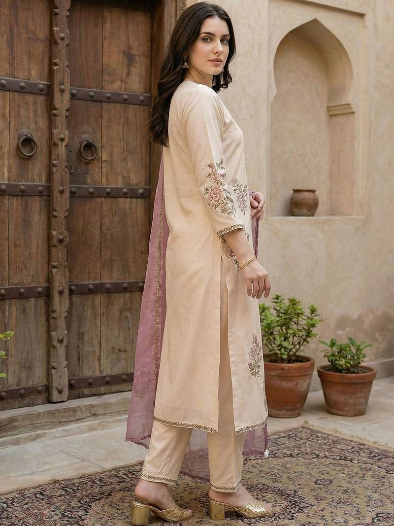 Women Floral Embroidered Regular Thread Work Kurta with Trousers & With Dupatta