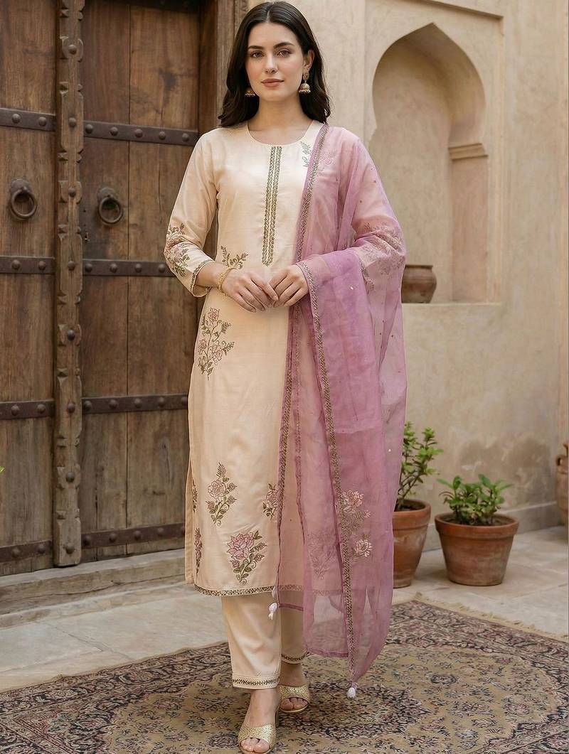 Women Floral Embroidered Regular Thread Work Kurta with Trousers & With Dupatta