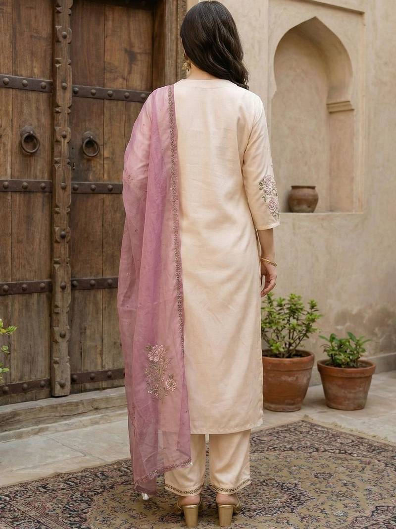 Women Floral Embroidered Regular Thread Work Kurta with Trousers & With Dupatta