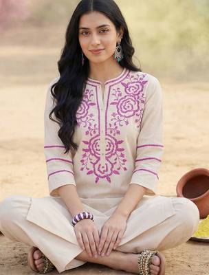 Women Ethnic Motifs Embroidered Regular Thread Work Kurta with Trousers 2