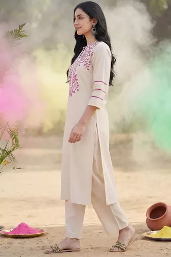 Women Ethnic Motifs Embroidered Regular Thread Work Kurta with Trousers