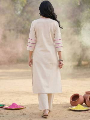 Women Ethnic Motifs Embroidered Regular Thread Work Kurta with Trousers 5