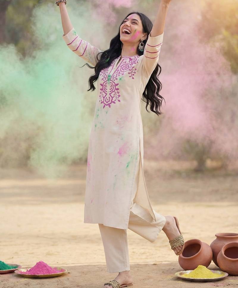 Women Ethnic Motifs Embroidered Regular Thread Work Kurta with Trousers