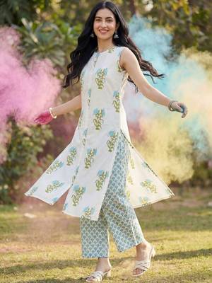 Women Floral Printed Regular  Cotton Kurta with Trousers 1