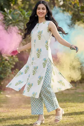 Women Floral Printed Regular  Cotton Kurta with Trousers