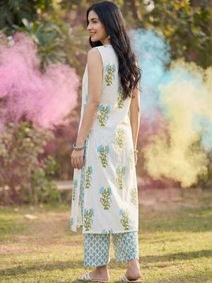 Women Floral Printed Regular  Cotton Kurta with Trousers 3