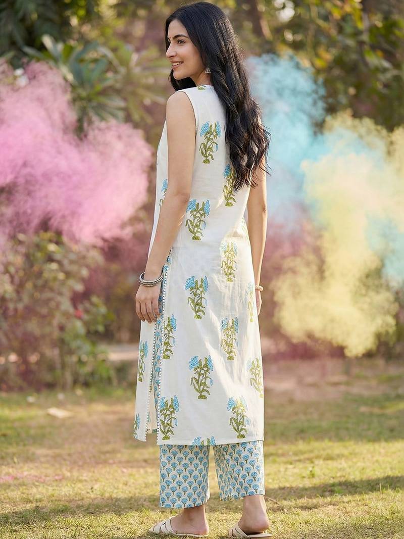 Women Floral Printed Regular  Cotton Kurta with Trousers