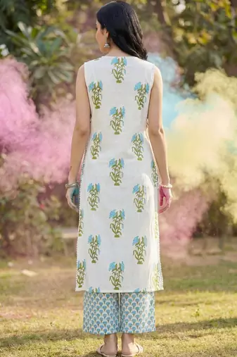 Women Floral Printed Regular  Cotton Kurta with Trousers