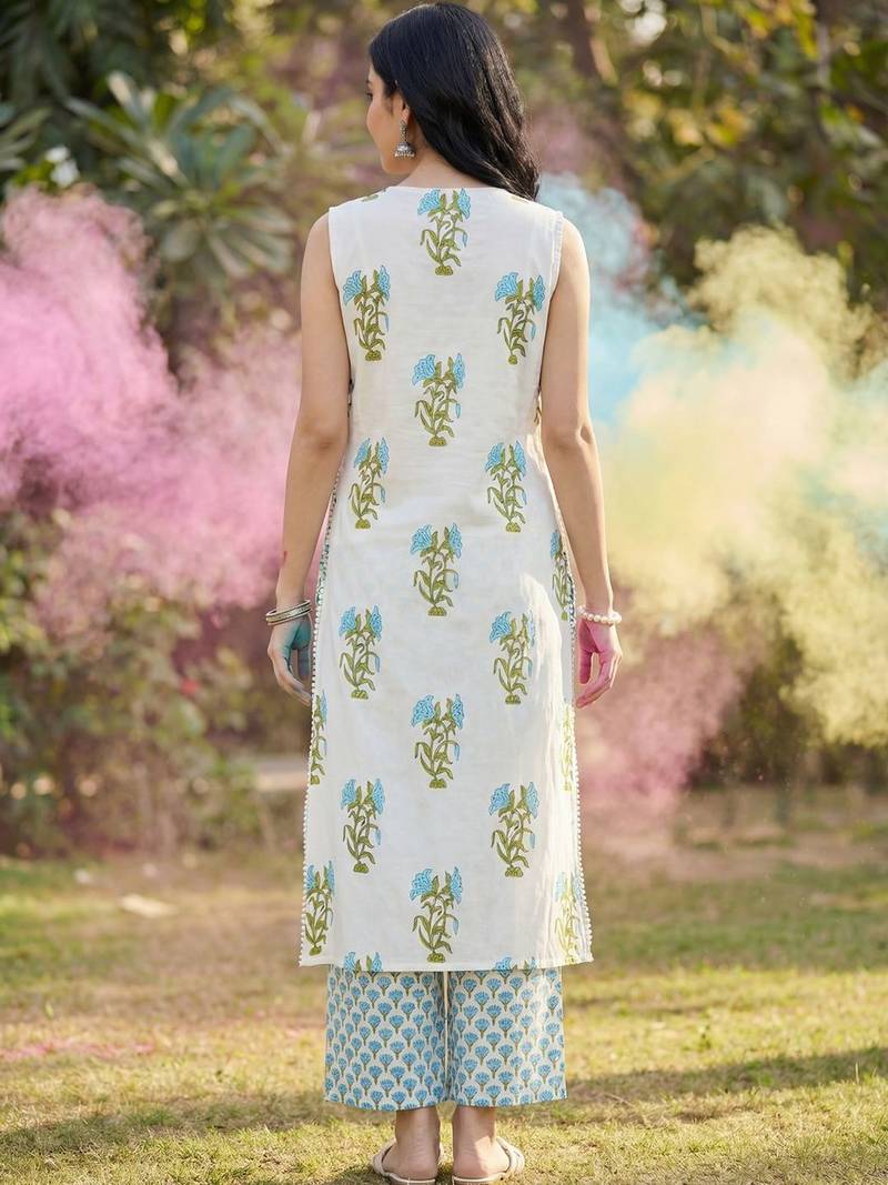 Women Floral Printed Regular  Cotton Kurta with Trousers