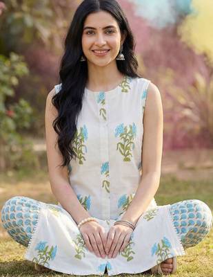 Women Floral Printed Regular  Cotton Kurta with Trousers 5