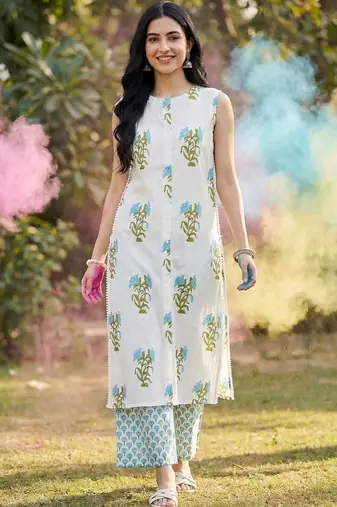 Women Floral Printed Regular  Cotton Kurta with Trousers