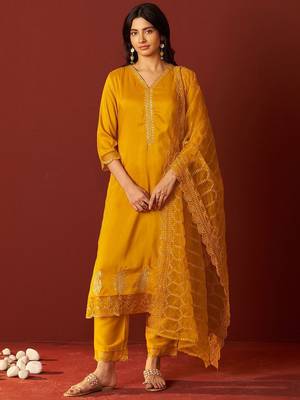 Women Floral Embroidered Kurta with Trousers & Dupatta 1