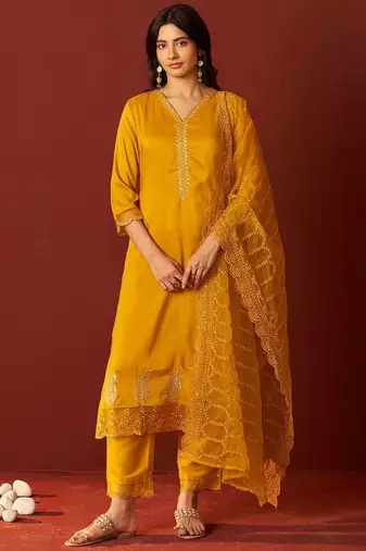 Women Floral Embroidered Kurta with Trousers & Dupatta