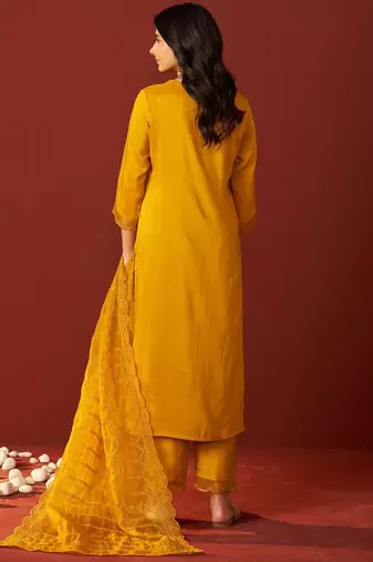 Women Floral Embroidered Kurta with Trousers & Dupatta