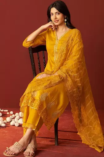 Women Floral Embroidered Kurta with Trousers & Dupatta
