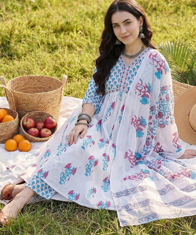 Women Floral Printed Empire  Cotton Kurta with Trousers & With Dupatta