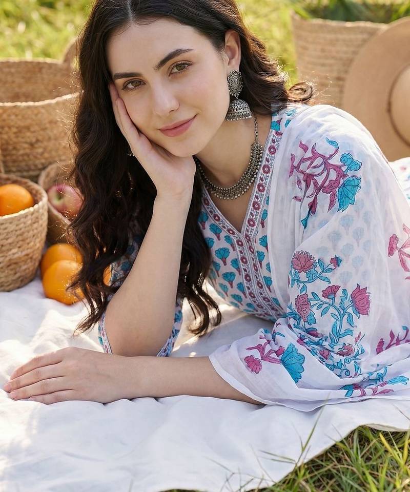 Women Floral Printed Empire  Cotton Kurta with Trousers & With Dupatta