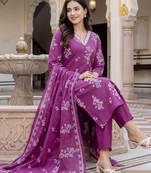 Women Floral Printed Regular Sequinned  Cotton Kurta with Trousers & With Dupatta