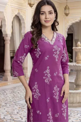 Women Floral Printed Regular Sequinned  Cotton Kurta with Trousers & With Dupatta