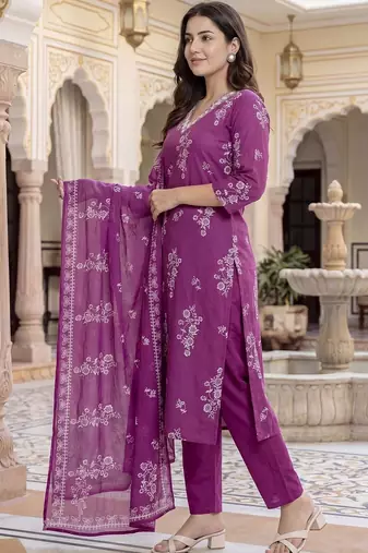 Women Floral Printed Regular Sequinned  Cotton Kurta with Trousers & With Dupatta