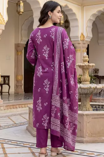 Women Floral Printed Regular Sequinned  Cotton Kurta with Trousers & With Dupatta