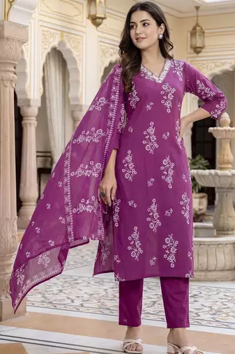 Women Floral Printed Regular Sequinned  Cotton Kurta with Trousers & With Dupatta