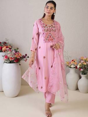 Floral Embroidered Round Neck Thread Work Straight Kurta & Trousers & Dupatta 1