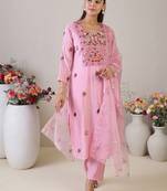 Floral Embroidered Round Neck Thread Work Straight Kurta & Trousers & Dupatta