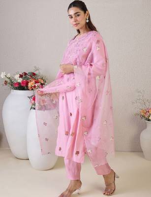 Floral Embroidered Round Neck Thread Work Straight Kurta & Trousers & Dupatta 3