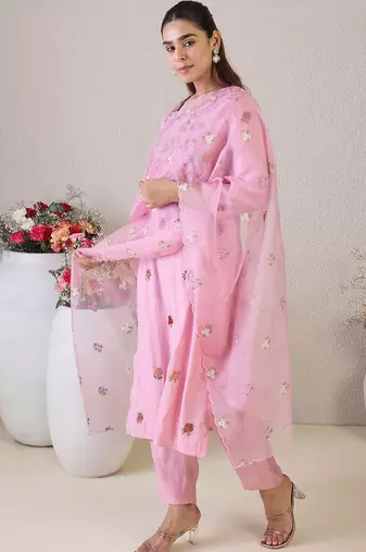 Floral Embroidered Round Neck Thread Work Straight Kurta & Trousers & Dupatta