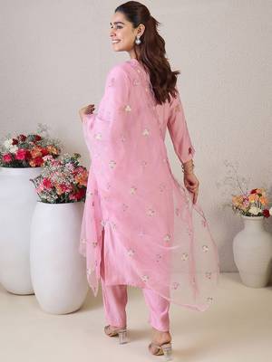 Floral Embroidered Round Neck Thread Work Straight Kurta & Trousers & Dupatta 4
