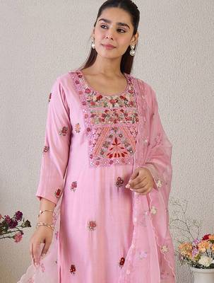 Floral Embroidered Round Neck Thread Work Straight Kurta & Trousers & Dupatta 6