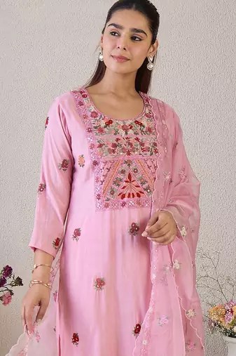 Floral Embroidered Round Neck Thread Work Straight Kurta & Trousers & Dupatta