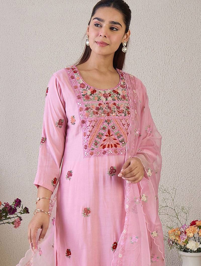 Floral Embroidered Round Neck Thread Work Straight Kurta & Trousers & Dupatta