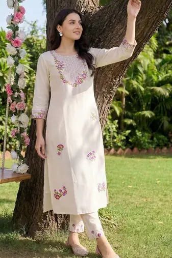 Women Floral Embroidered Regular Thread Work Kurta with Trousers