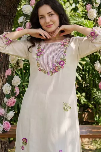 Women Floral Embroidered Regular Thread Work Kurta with Trousers